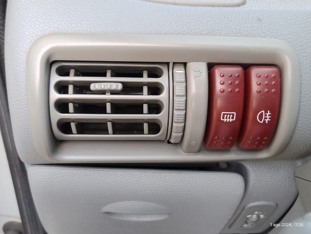 RENAULT Twingo usata 28