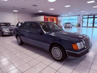 MERCEDES-BENZ E 220 usata, con Chiusura centralizzata