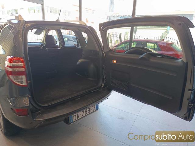 TOYOTA RAV 4 MY23 usata, con Airbag testa