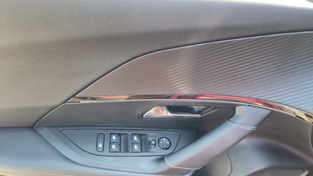 PEUGEOT 2008 usata, con Volante in pelle