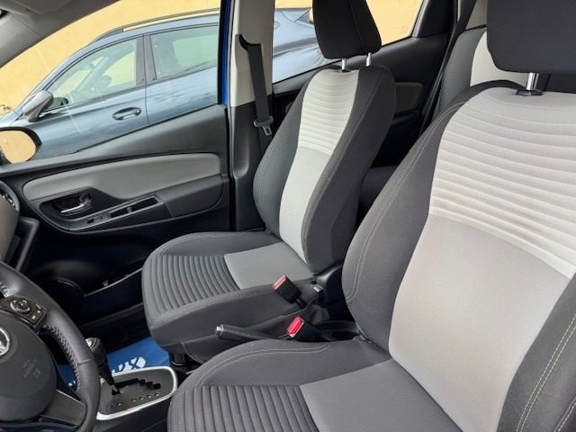 TOYOTA Yaris usata, con Specchietti laterali elettrici