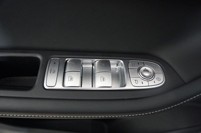 OMODA 5 usata, con USB