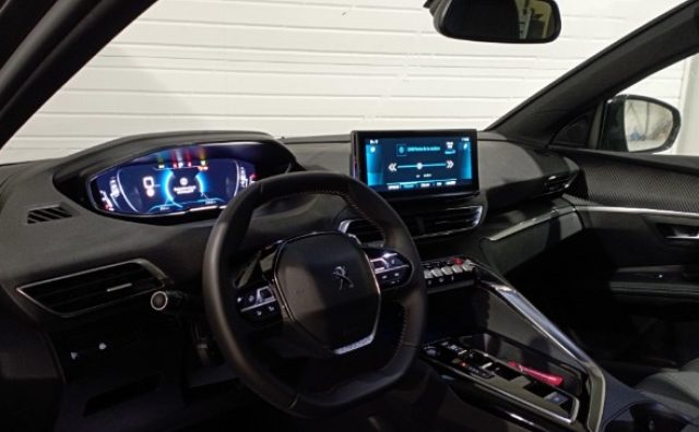 PEUGEOT 5008 usata, con Boardcomputer