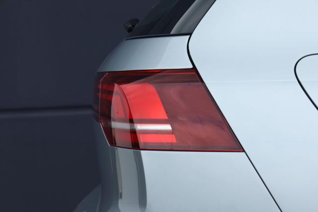 VOLKSWAGEN Golf usata, con Airbag testa