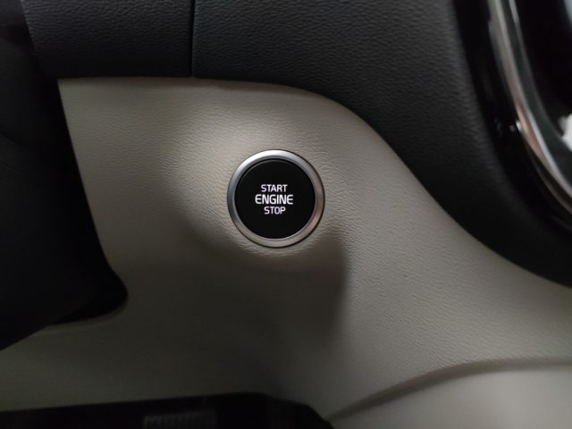 VOLVO XC40 usata, con Volante in pelle