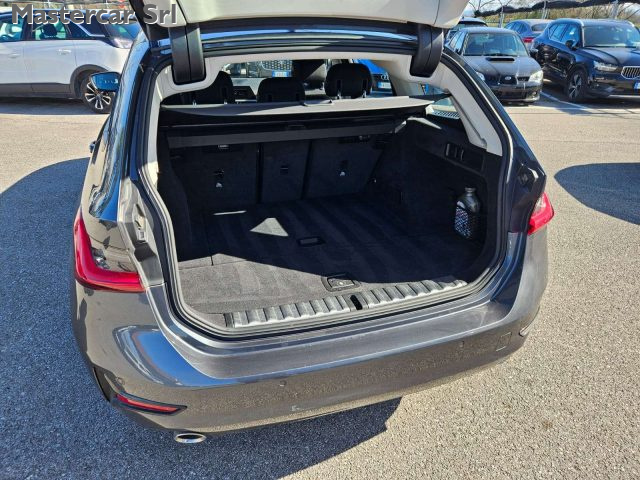 BMW 320 usata, con Fari LED