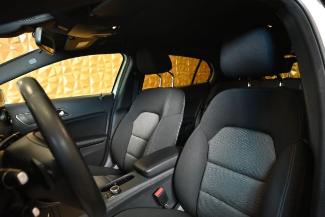 MERCEDES-BENZ GLA 180 usata 29