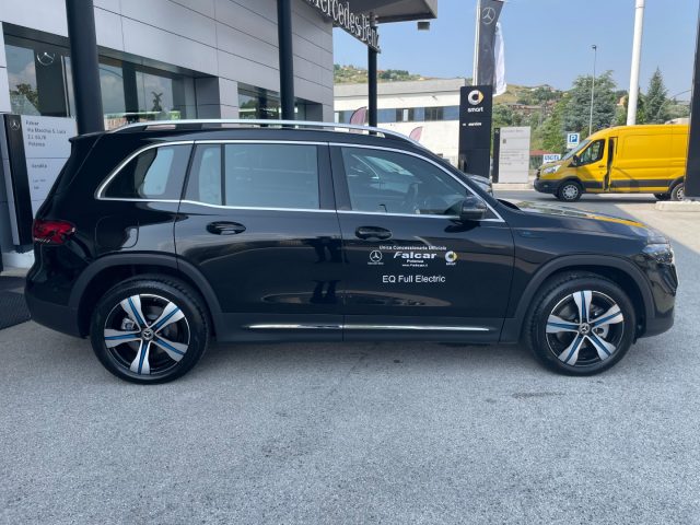 MERCEDES-BENZ EQB usata, con Leve al volante