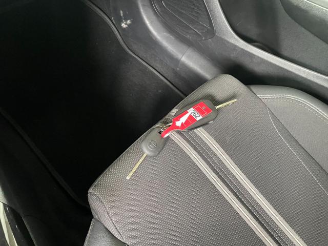 OPEL Corsa usata, con Sedile posteriore sdoppiato