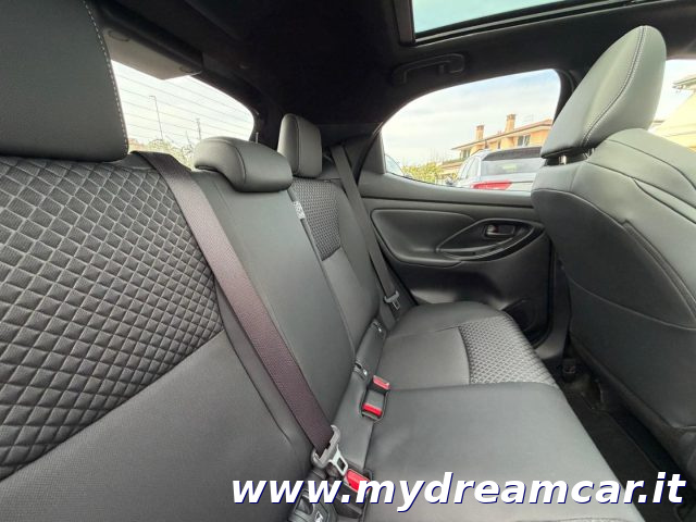 TOYOTA Yaris usata, con Bracciolo