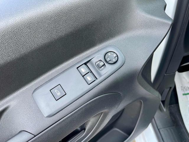 TOYOTA Proace City usata, con Sensori di parcheggio posteriori