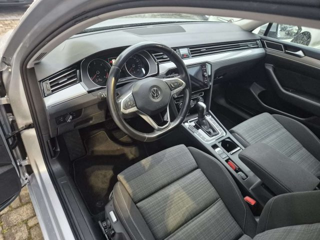 VOLKSWAGEN Passat Variant usata, con ESP