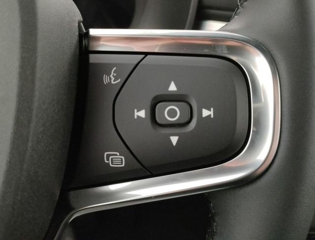VOLVO XC40 usata, con Volante in pelle