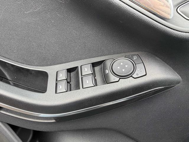 FORD Fiesta usata, con Fari LED