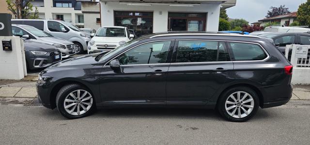 VOLKSWAGEN Passat Variant usata, con Airbag