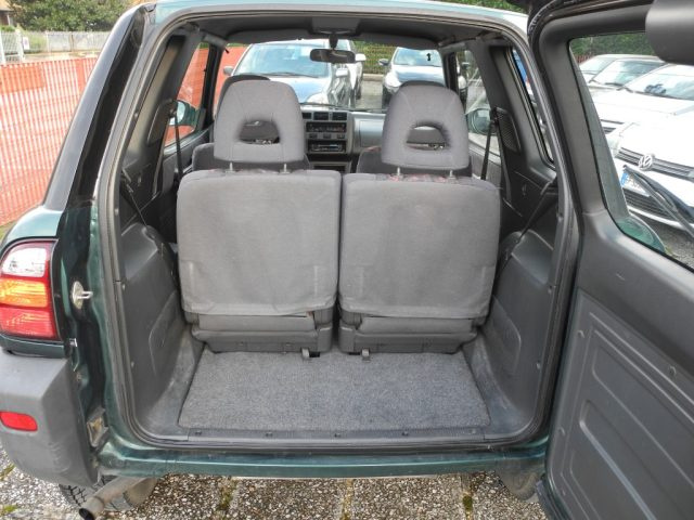TOYOTA RAV 4 usata, con Sedile posteriore sdoppiato