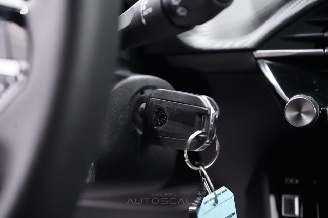 PEUGEOT 2008 usata, con Touch screen