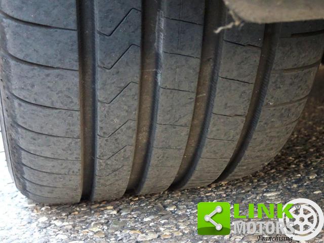 TOYOTA Auris usata 4