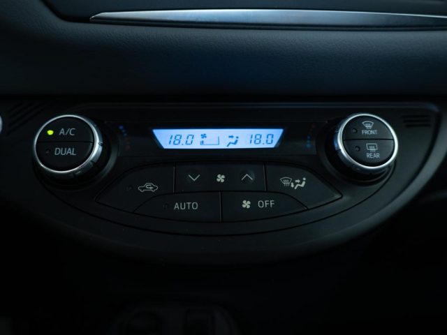 TOYOTA Yaris usata, con Specchietti laterali elettrici