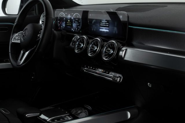 MERCEDES-BENZ GLB 200 usata, con Airbag