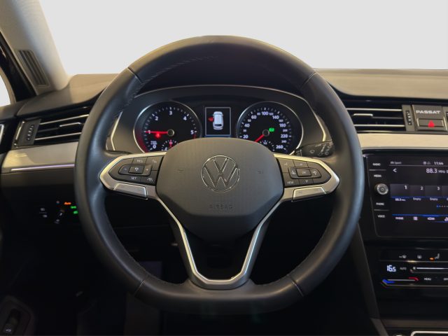 VOLKSWAGEN Passat usata 11