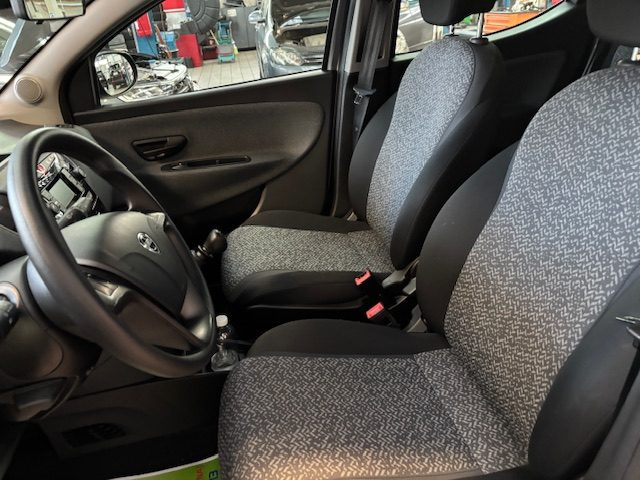 LANCIA Ypsilon usata, con Autoradio digitale