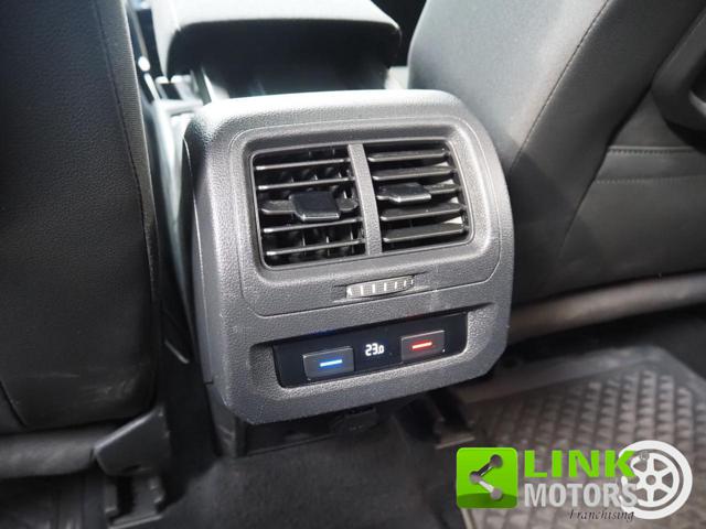 VOLKSWAGEN Touran usata, con Sedile posteriore sdoppiato