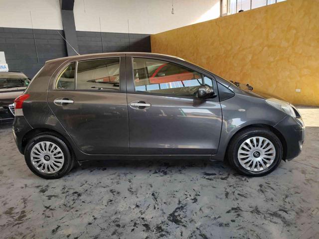 TOYOTA Yaris usata, con Autoradio