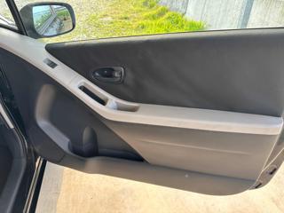 TOYOTA Yaris usata 43