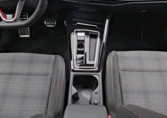 VOLKSWAGEN Golf usata, con Autoradio