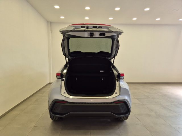 TOYOTA C-HR usata, con Telecamera per parcheggio assistito