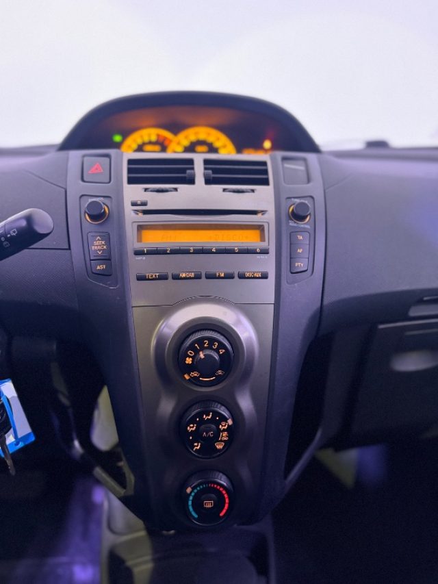 TOYOTA Yaris usata 16