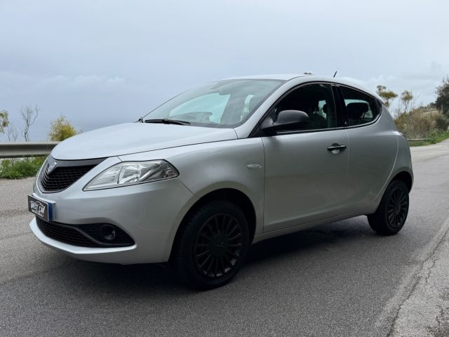 LANCIA Ypsilon usata, con Autoradio