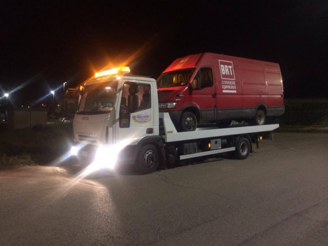 IVECO LKW/TRUCKS usata, con Autoradio