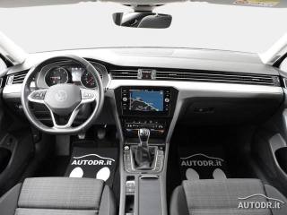VOLKSWAGEN Passat Variant usata, con Luci diurne LED