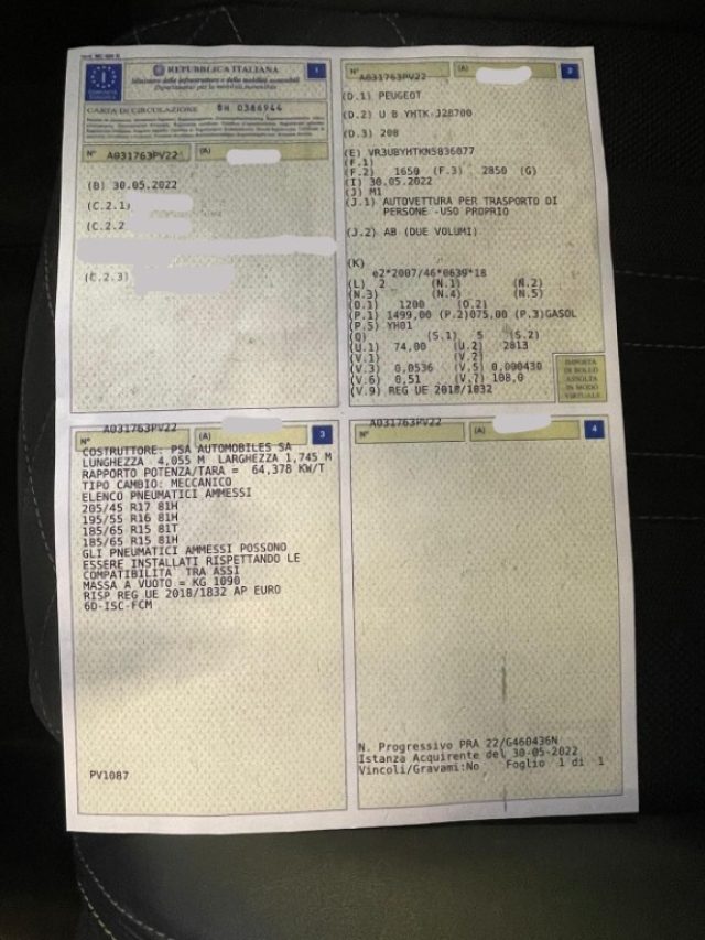 PEUGEOT 208 usata, con Autoradio