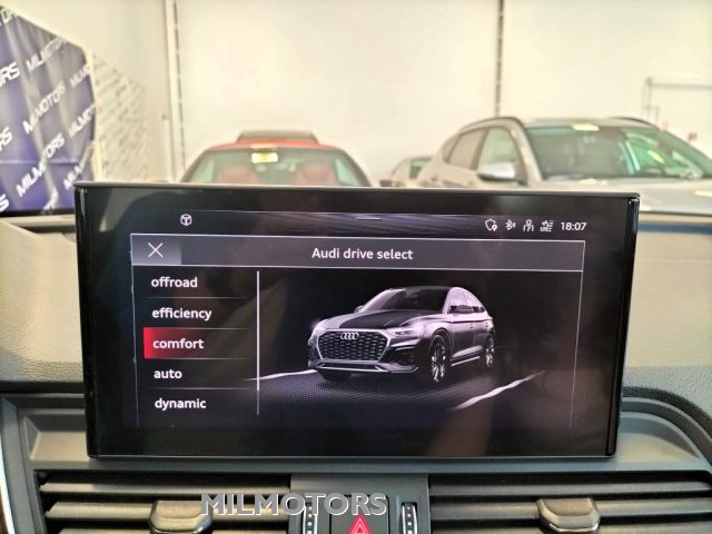 AUDI Q5 usata, con Sensori di parcheggio anteriori