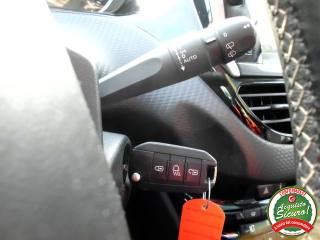 PEUGEOT 2008 usata, con Autoradio digitale