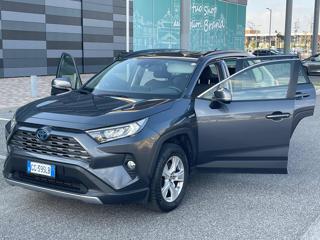 TOYOTA RAV 4 MY23 usata, con Alzacristalli elettrici