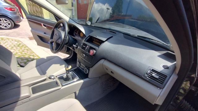 MERCEDES-BENZ C 220 usata, con Specchietto retrovisore con funzione antiabbagliamento