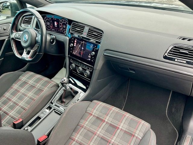 VOLKSWAGEN Golf GTI usata, con Park Distance Control
