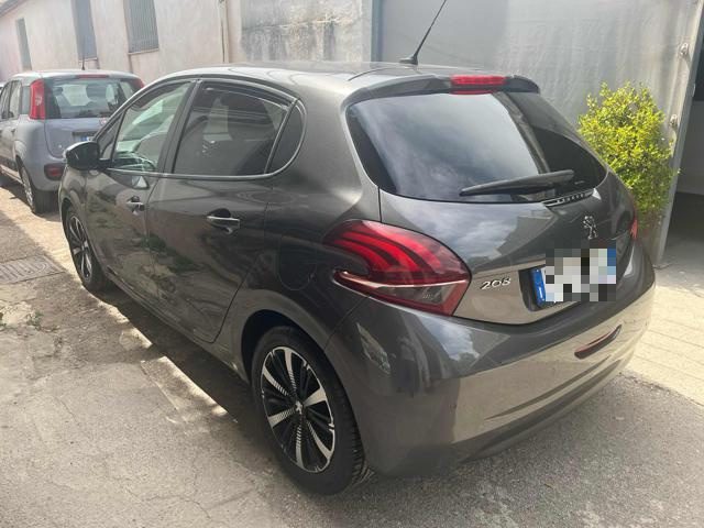 PEUGEOT 208 usata, con Alzacristalli elettrici