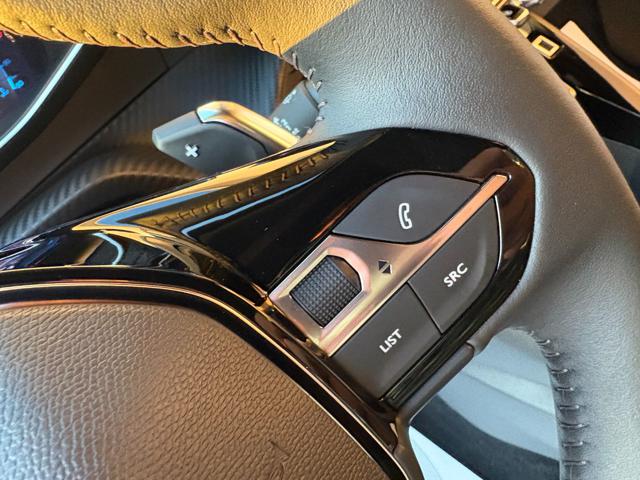 PEUGEOT 2008 usata, con Sistema di navigazione