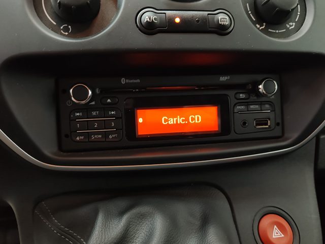 RENAULT Kangoo usata 17