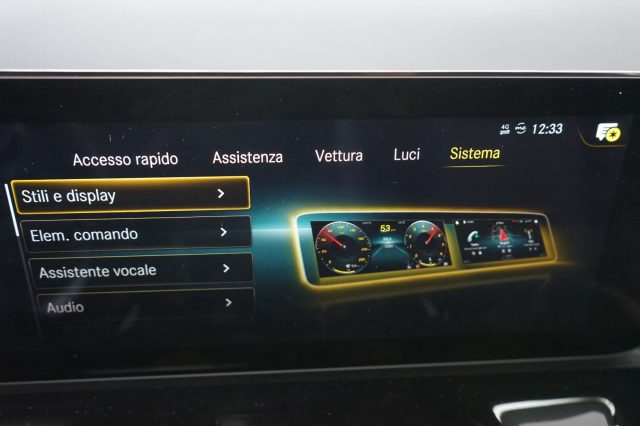 MERCEDES-BENZ GLA 180 usata, con Autoradio digitale
