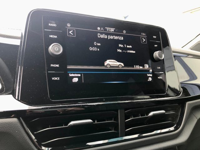 VOLKSWAGEN T-Roc usata, con Leve al volante