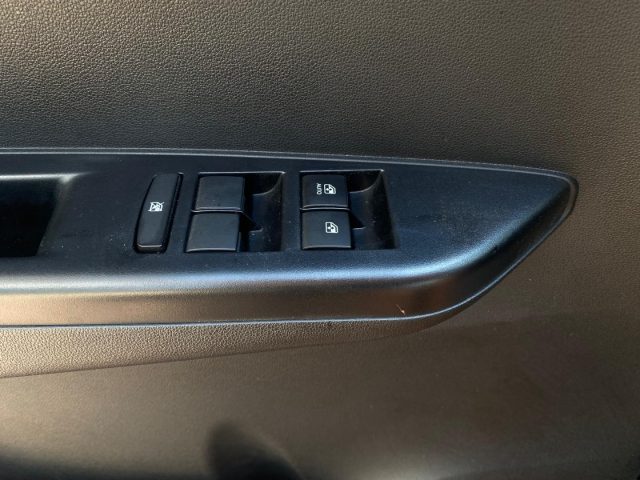 MAHINDRA KUV100 usata, con Autoradio digitale