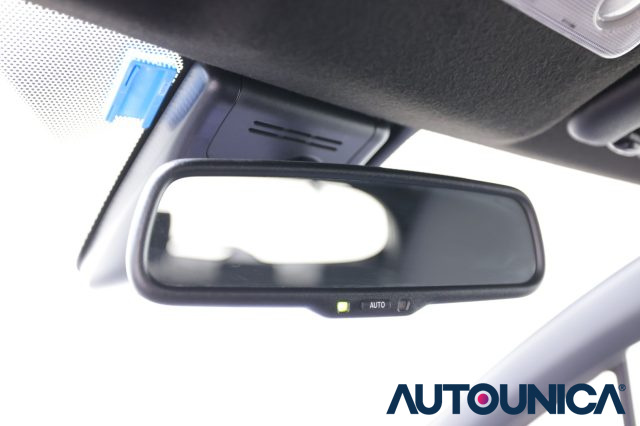 TOYOTA Yaris usata 32