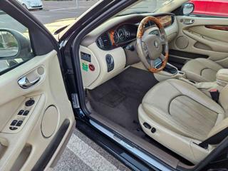 JAGUAR X-Type usata, con Fendinebbia
