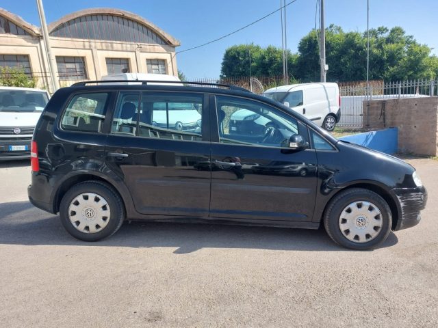 VOLKSWAGEN Touran usata, con Autoradio